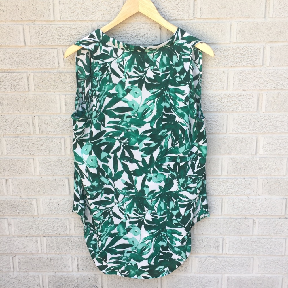 Olivaceous Floral Leaf Print Sleeveless Blouse - Picture 5 of 7